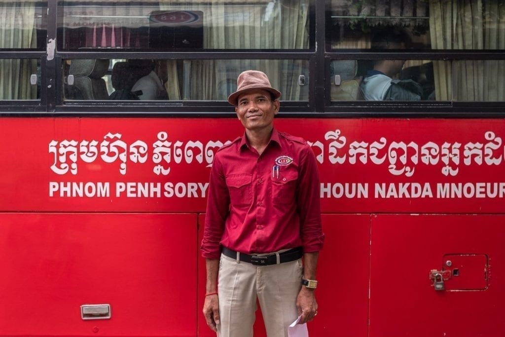 Bus driver at Kampong Cham, Cambogia