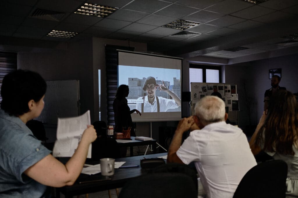 Russian activists and citizens gather in coworking space to tell stories of political prisoners - Tbilisi, August 2023