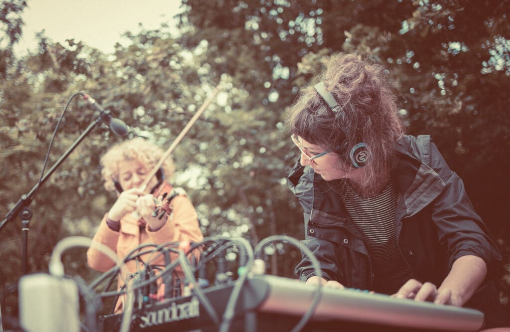 Tobees - Il canto invisibile delle api